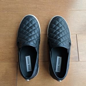 Steve madden black quilted sneakers